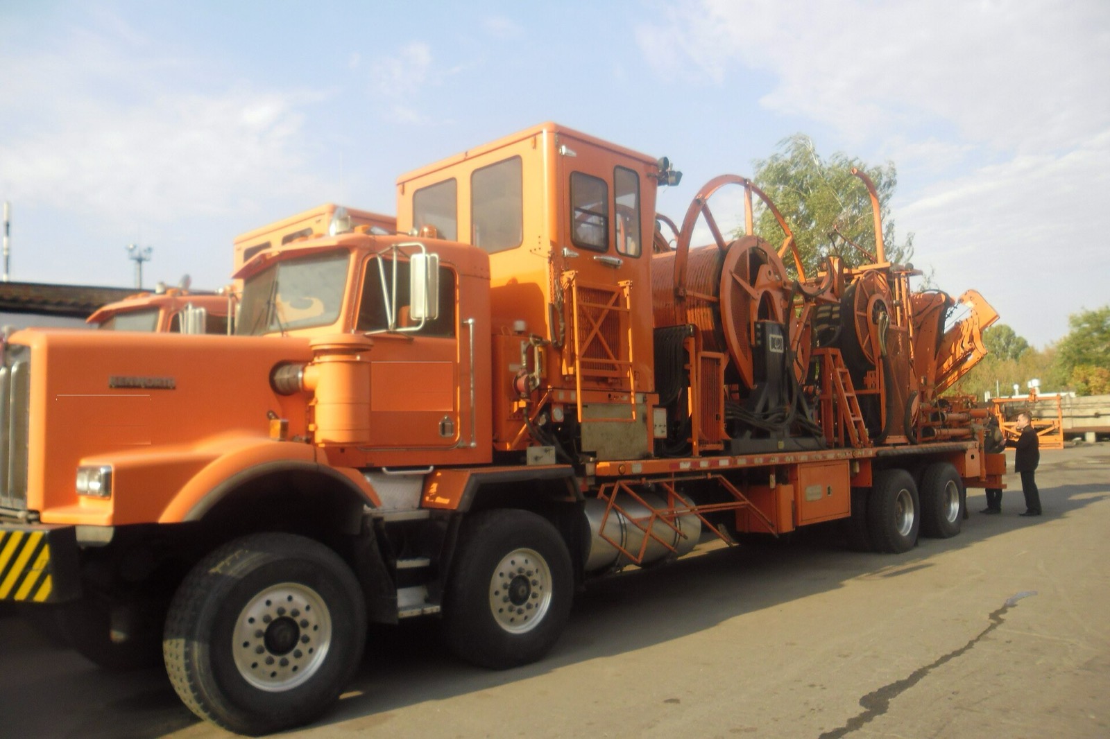 Truck-mounted coiled tubing reel